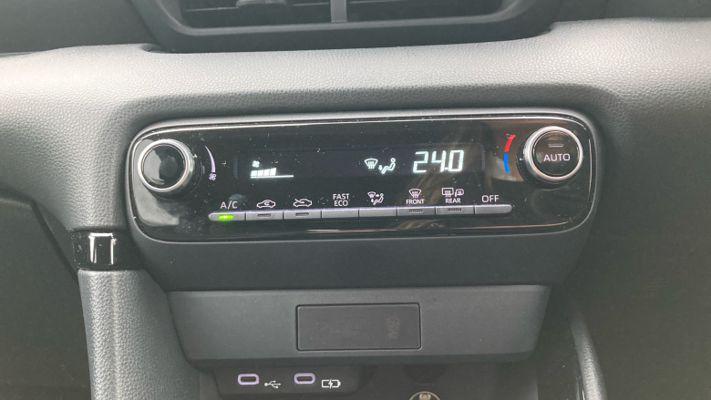 Toyota Yaris 1.5 Hybrid Design 5dr CVT Hybrid Hatchback